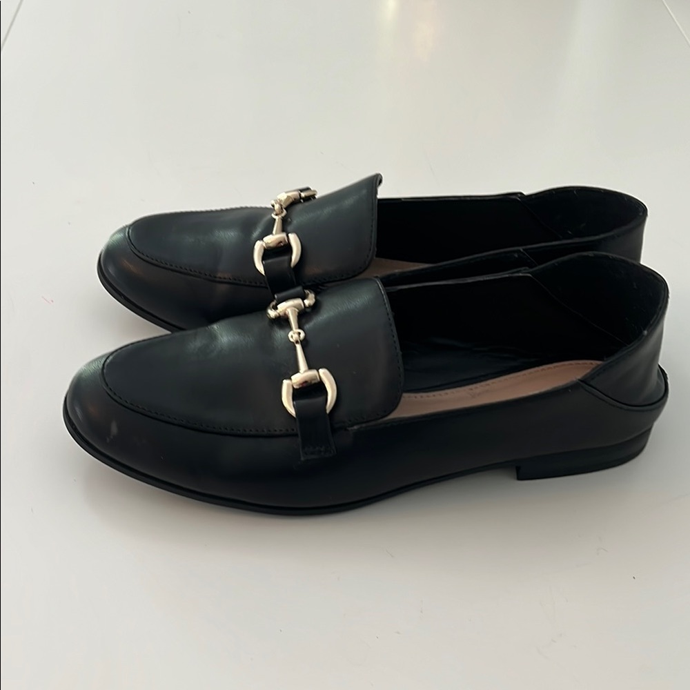 BCBGeneration Black and Gold Loafers with Elegant Horsebit